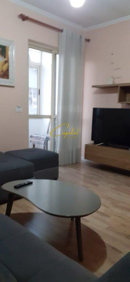 Tirane, jepet me qera apartament 2+1 Kati 3, 80 m² 600 € (KOMUNA E PARISIT)