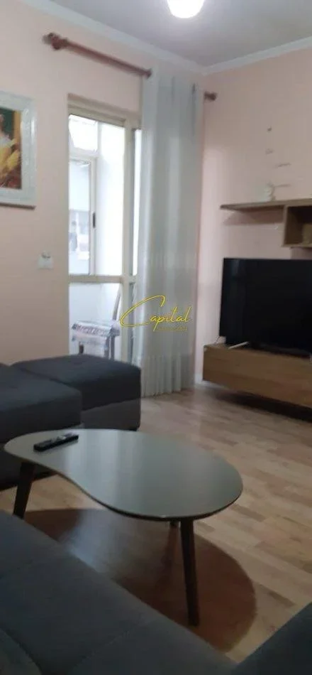 Tirane, jepet me qera apartament 2+1 Kati 3, 80 m² 600 € (KOMUNA E PARISIT)