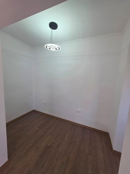 Tirane, shitet apartament 2+1+Ballkon Kati 4, 76 m² 149.000 € (Xhamllik/Shkolla 9-vjecare Kongresi i Lushnjes)