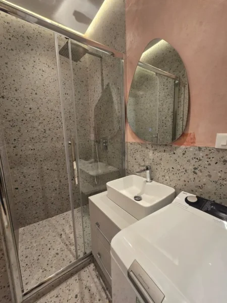 Tirane, jepet me qera apartament 1+1 Kati 1, 65 m² 650 € (Rruga e Dibrës)