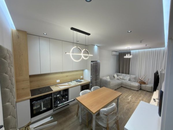 Tirane, jepet me qera apartament 1+1 Kati 6, 600 €