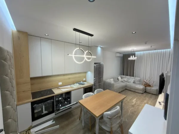 Tirane, jepet me qera apartament 1+1 Kati 6, 600 €