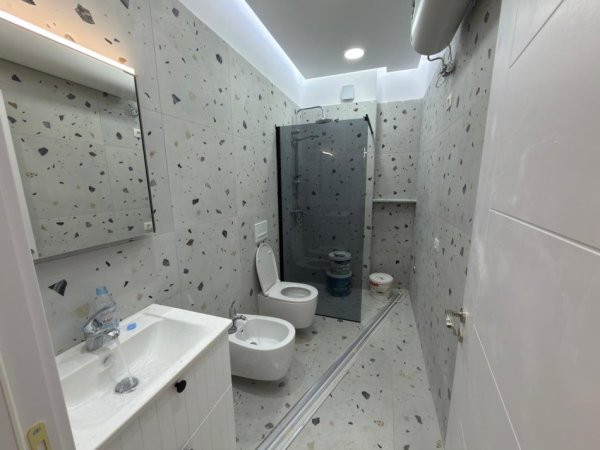 Tirane, jepet me qera apartament 1+1 Kati 6, 600 €