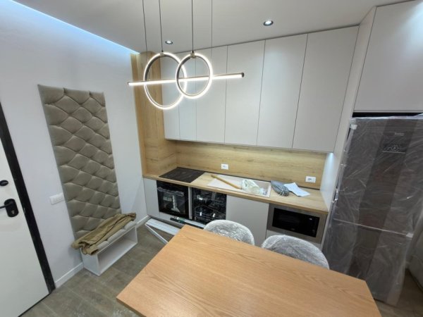 Tirane, jepet me qera apartament 1+1 Kati 6, 600 €