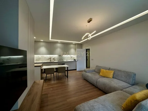 Tirane, jepet me qera apartament Kati 4, 80 m² 1.000 € (Pazari i Ri)