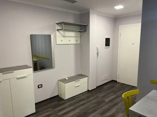 Tirane, jepet me qera apartament 2+1+Aneks+Ballkon Kati 3, 120 m² 1.400 € (rruga e kosovareve)