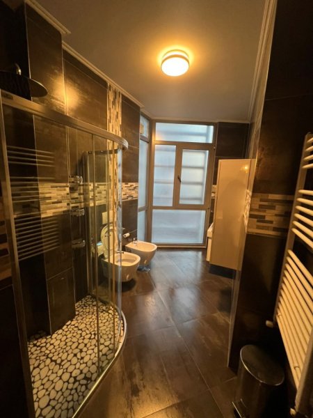 Tirane, jepet me qera apartament 2+1+Aneks+Ballkon Kati 3, 120 m² 1.400 € (rruga e kosovareve)