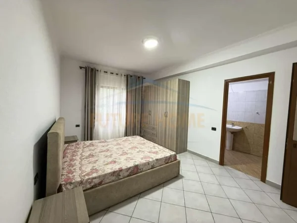 Tirane, jepet me qera apartament 2+1 Kati 1, 123 m² 450 € (Rr. Reshit Maloku)