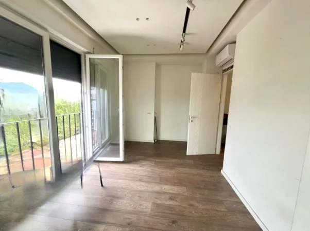 Tirane, shes apartament 3+1 , 110 m² 300.000 € (21 dhjetori)