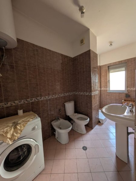 Tirane, jepet me qera apartament 2+1+Ballkon Kati 3, 90 m² 450 € (Fresk)