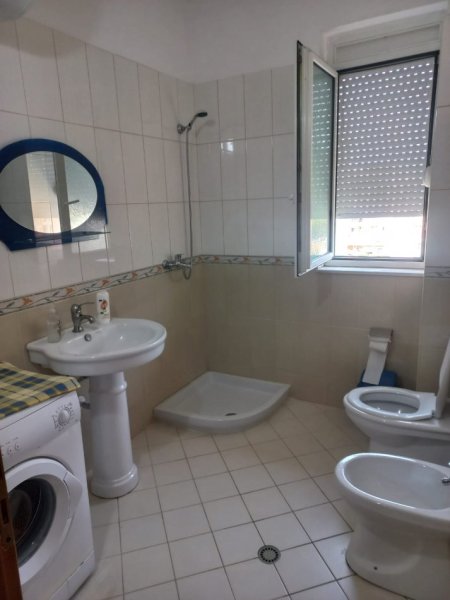 Vlore, jepet me qera apartament 1+1 Kati 6, 70 m² 200 € (Lungomare)