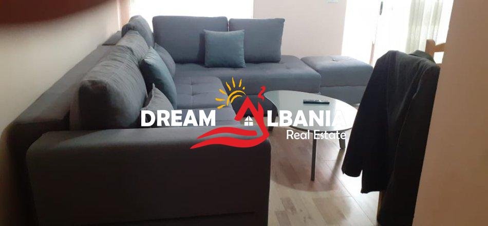 Tirane, jepet me qera 2+1 , 80 m² 600 € (Kristal Center)