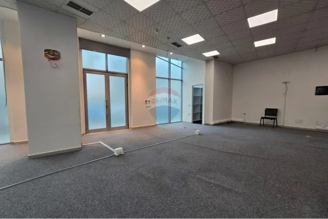 Tirane, jepet me qera zyre Kati 0, 210 m² 3.200 € (Rruga Siri Kodra)