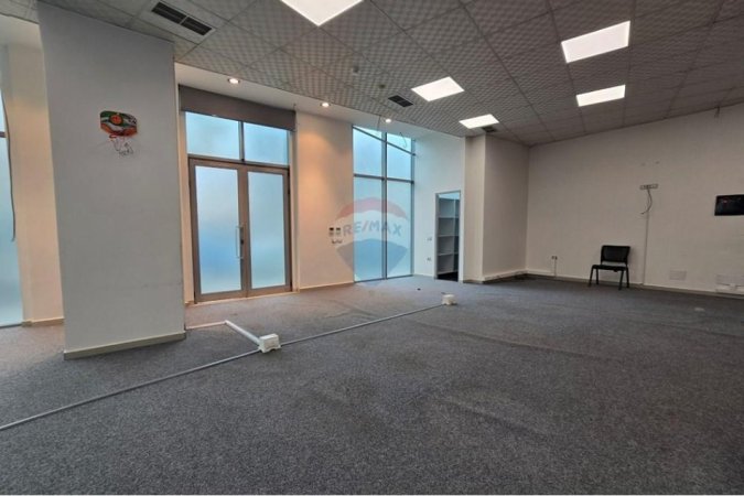 Tirane, jepet me qera zyre Kati 0, 210 m² 3.200 € (Rruga Siri Kodra)