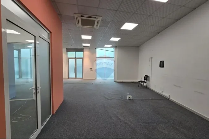 Tirane, jepet me qera zyre Kati 0, 210 m² 3.200 € (Rruga Siri Kodra)