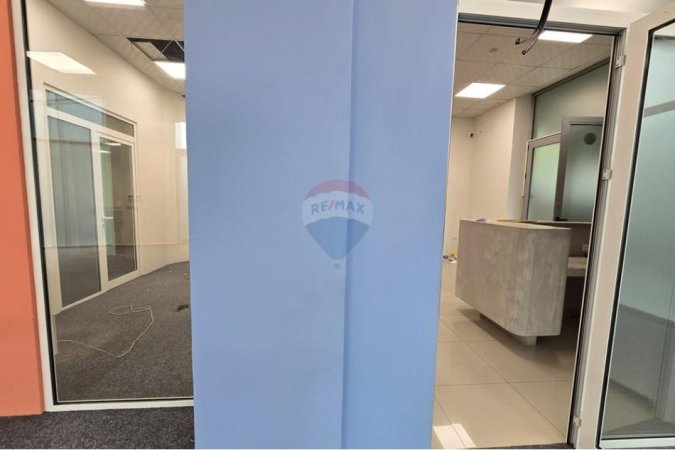 Tirane, jepet me qera zyre Kati 0, 210 m² 3.200 € (Rruga Siri Kodra)