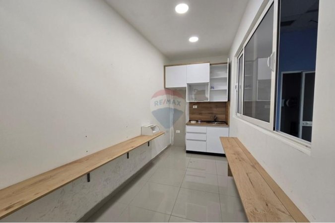 Tirane, jepet me qera zyre Kati 0, 210 m² 3.200 € (Rruga Siri Kodra)