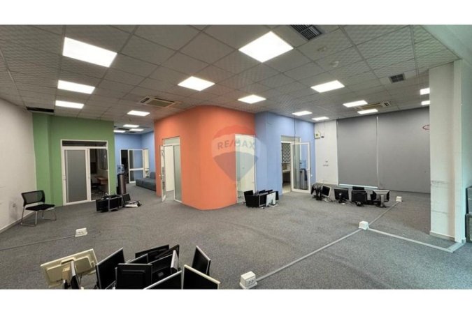 Tirane, jepet me qera zyre Kati 0, 210 m² 3.200 € (Rruga Siri Kodra)