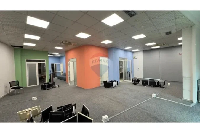 Tirane, jepet me qera zyre Kati 0, 210 m² 3.200 € (Rruga Siri Kodra)