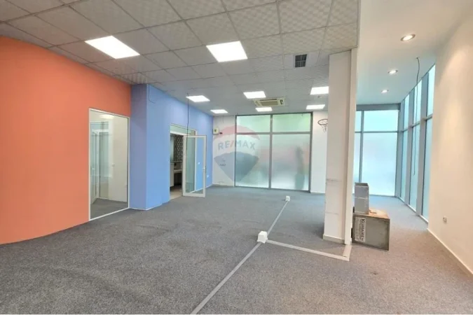 Tirane, jepet me qera zyre Kati 0, 210 m² 3.200 € (Rruga Siri Kodra)