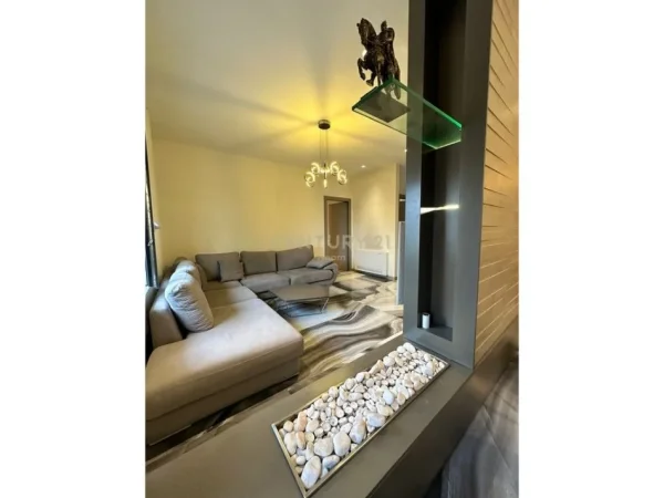 Tirane, jepet me qera apartament 1+1+Ballkon Kati 7, 85 m² 1.400 € (Ring Center)