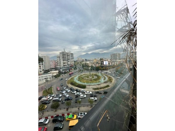 Tirane, jepet me qera apartament 1+1+Ballkon Kati 7, 85 m² 1.400 € (Ring Center)