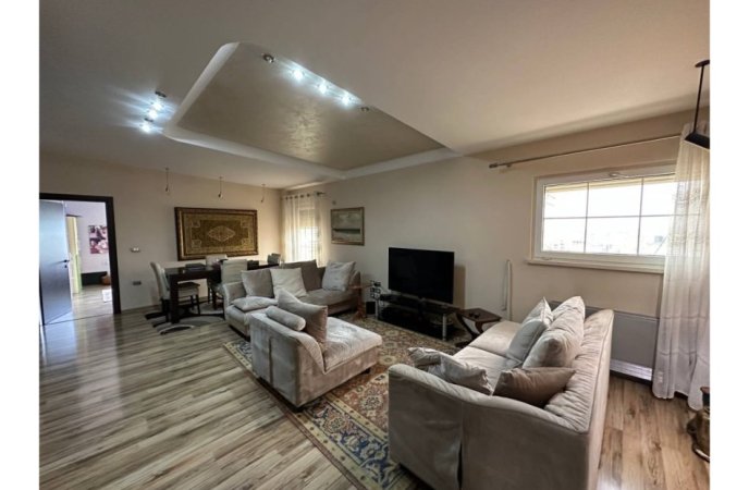 Tirane, shitet apartament+verande | Penthouse 4+1+Ballkon , 500 m² 650.000 € (Rruga Fortuzi)