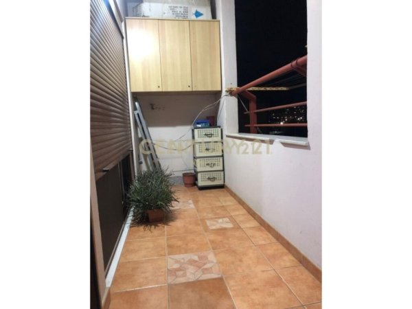 Tirane, jepet me qera apartament 1+1 Kati 8, 60 m² 550 € (Komuna e Parisit)