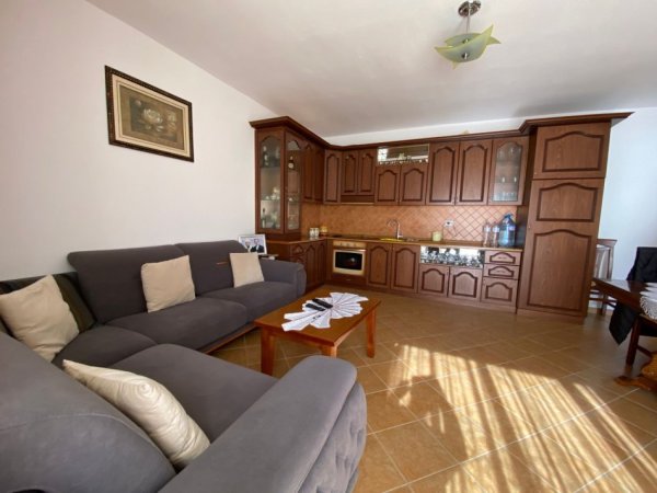 Durres, jepet me qera apartament 2+1+Ballkon Kati 4, 80 m² 350 € 