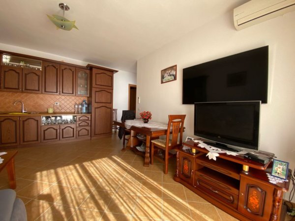 Durres, jepet me qera apartament 2+1+Ballkon Kati 4, 80 m² 350 € 