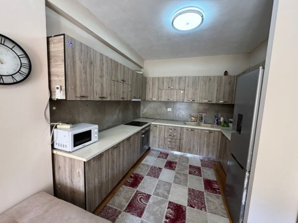 Tirane, jepet me qera apartament 2+1 Kati 3, 500 € 