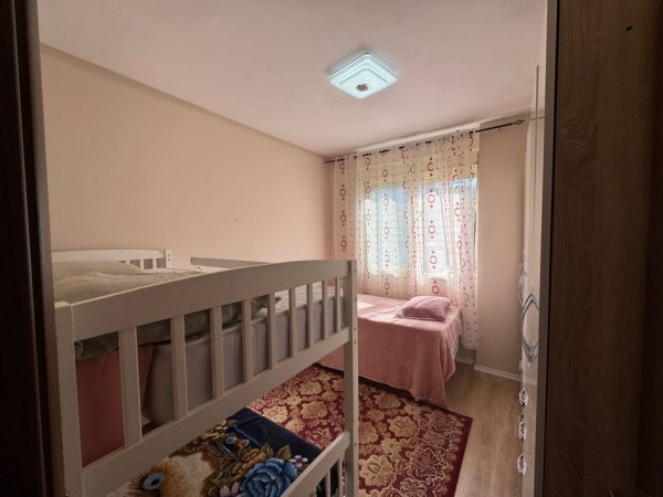 Tirane, jepet me qera apartament 2+1 Kati 3, 500 € 