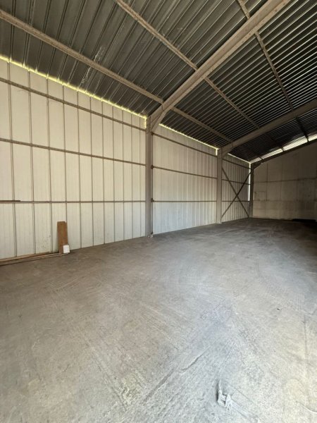 Tirane, jepet me qera magazine Kati 0, 250 m² 1.125 € (Autostrada Tirane Durres)