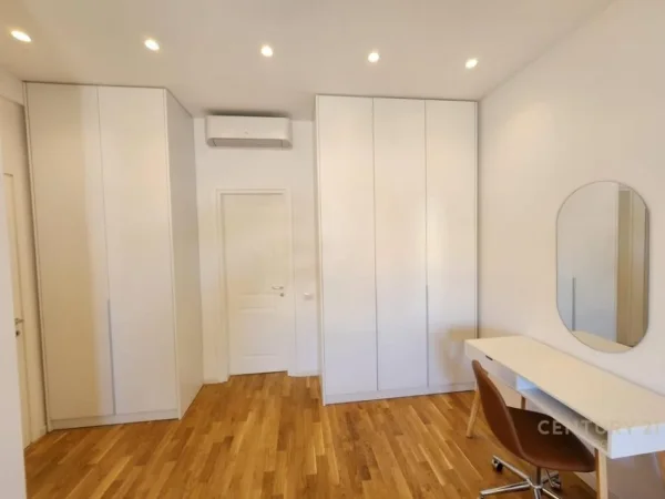 Tirane, jap me qera apartament 3+1 Kati 2, 132 m² 1.300 € (Sauk i Ri)