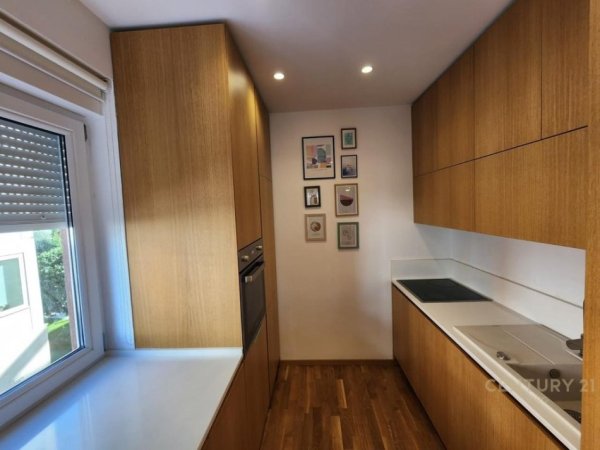 Tirane, jap me qera apartament 3+1 Kati 2, 132 m² 1.300 € (Sauk i Ri)