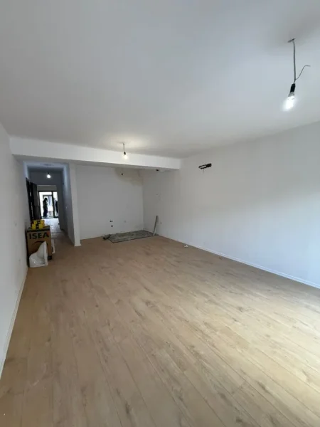 Tirane, jepet me qera apartament 1+1+Ballkon Kati 3, 81 m² 130.000 € (Kodra e diellit)