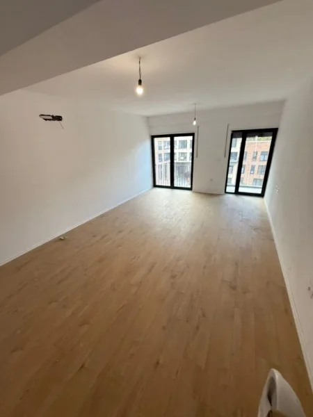 Tirane, jepet me qera apartament 1+1+Ballkon Kati 3, 81 m² 130.000 € (Kodra e diellit)