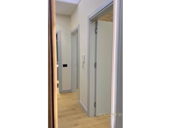 Tirane, jepet me qera apartament 1+1 Kati 8, 76 m² 970 € (Rruga e Kavajes)