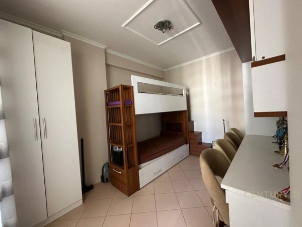 Tirane, jepet me qera apartament 2+1 Kati 2, 98 m² 700 € (Rr. Bill Klinton)
