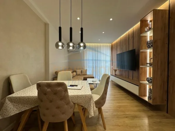 Tirane, shitet apartament 1+1 Kati 4, 61 m² 110.000 € (Kamzë – pranë Gjimnazit Ibrahim Rugova)