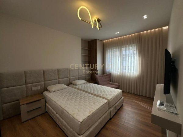 Tirane, jepet me qera apartament 1+1 Kati 4, 80 m² 1.000 € (Pazari Ri)
