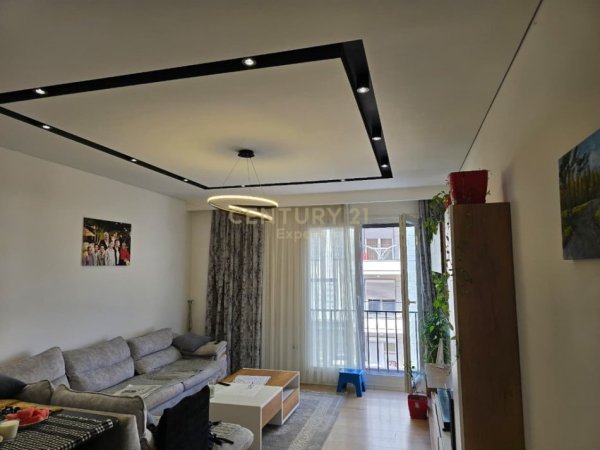 Tirane, shitet apartament 2+1+Aneks+Ballkon Kati 3, 108 m² 280.000 € (Ali Dem)