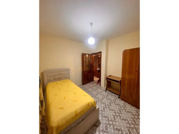 Tirane, jepet me qera apartament 3+1 Kati 4, 87 m² 600 € (Bulevardi Zogu I)