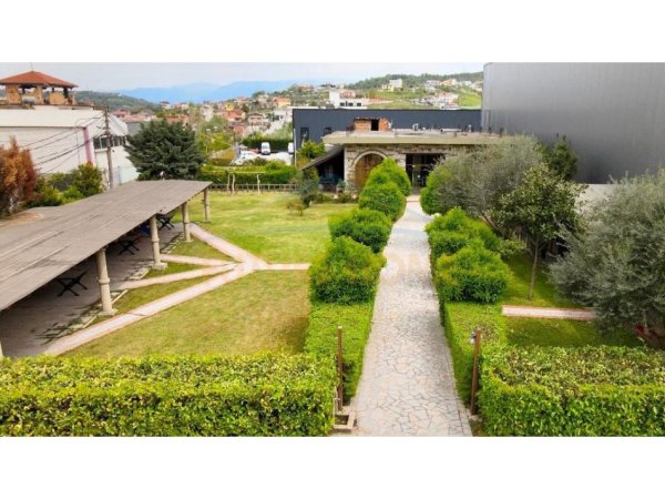 Tirane, jepet me qera 1 Katshe Kati 0, 3.500 m² 1.300 € 