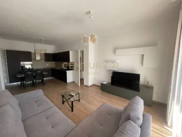 Tirane, jap me qera apartament 1+1 Kati 5, 800 €