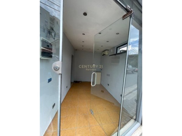 Tirane, jepet me qera ambjent biznesi Kati 0, 28 m² 400 € (Selite)