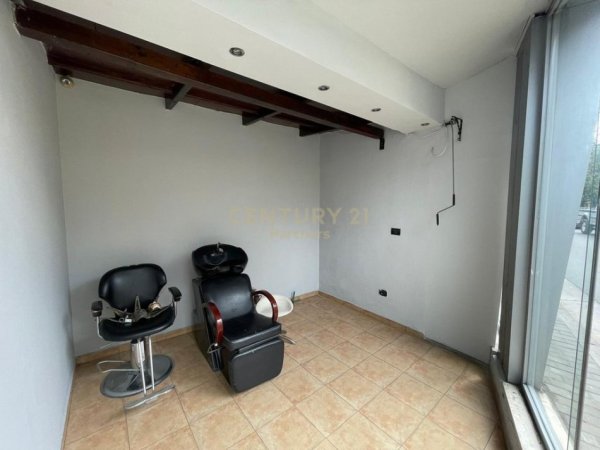 Tirane, jepet me qera ambjent biznesi Kati 0, 28 m² 400 € (Selite)