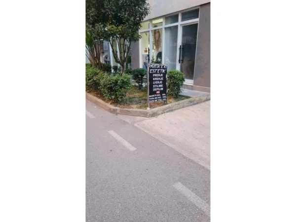 Tirane, jepet me qera ambjent biznesi , 24 m² 390 € (Suleman Delvina)