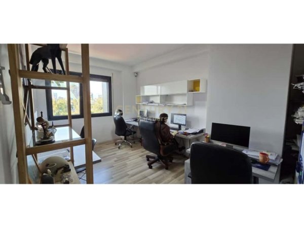 Tirane, jepet me qera zyre Kati 5, 103 m² 1.000 € (STADIUMIT DINAMO)