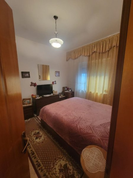 Tirane, jepet me qera shtepi 3+1+Ballkon Kati 2, 145 m² 600 € (ne rrugen Selaudin Zorba afer QSUT -se Tirane.)